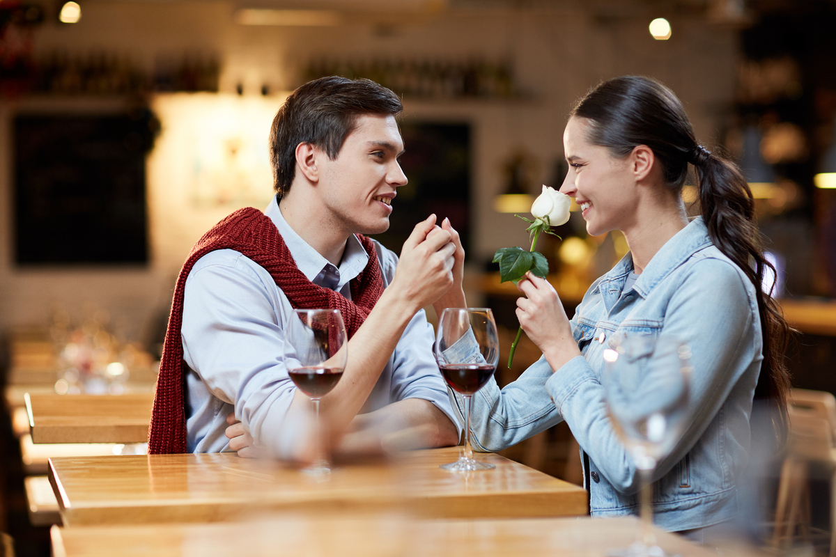 dating in cafe