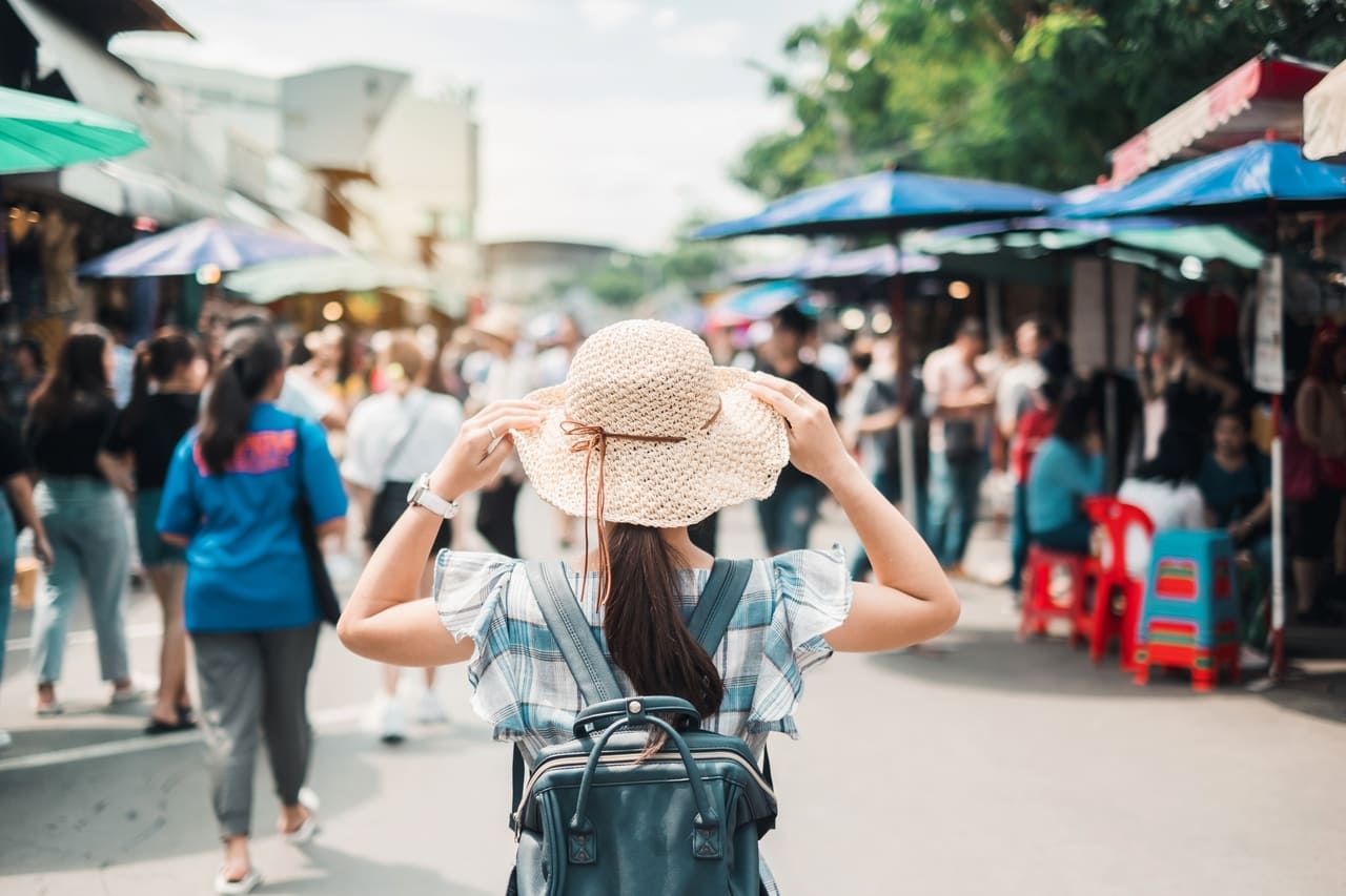 traveler standing at chatuchak weekend market lan 2022 08 01 01 18 12 utc